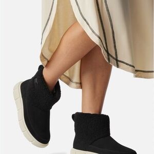 Sorel Black Winter Rain Boots with Knit Upper